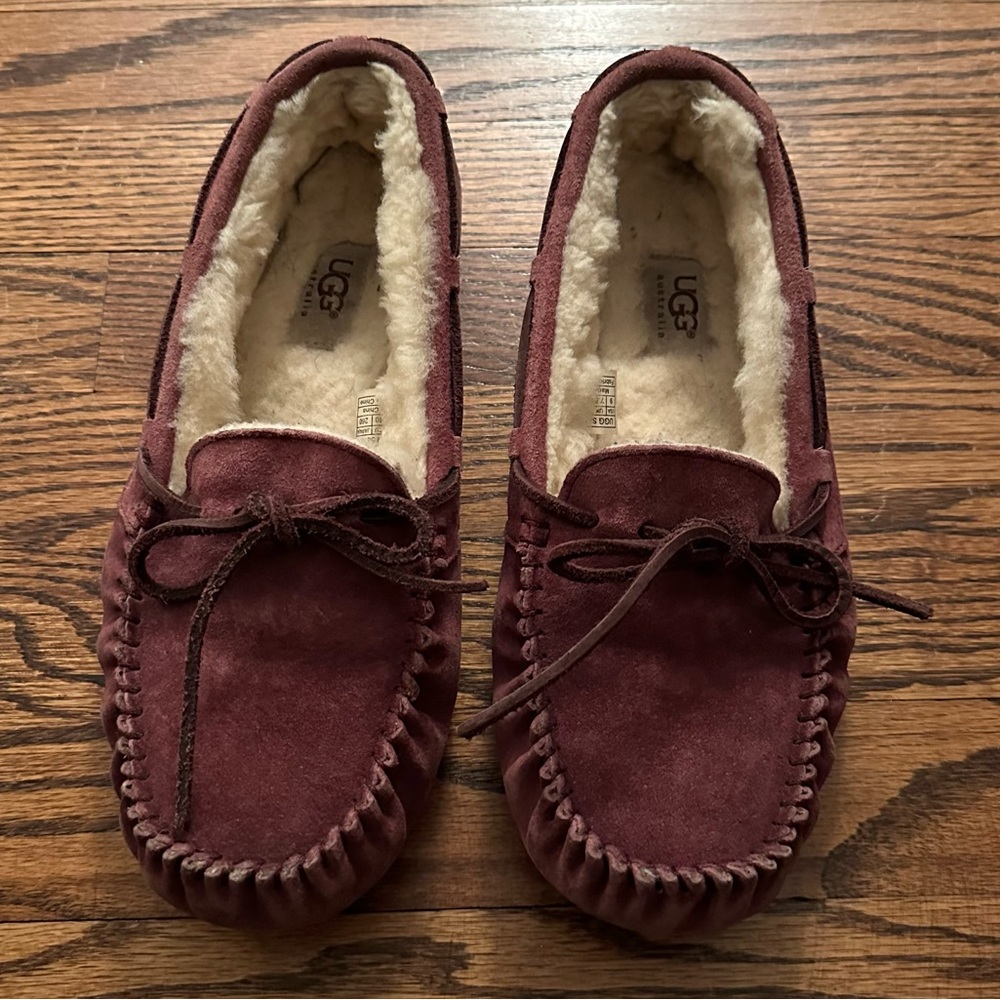 DAKOTA UGGS (size 10)
